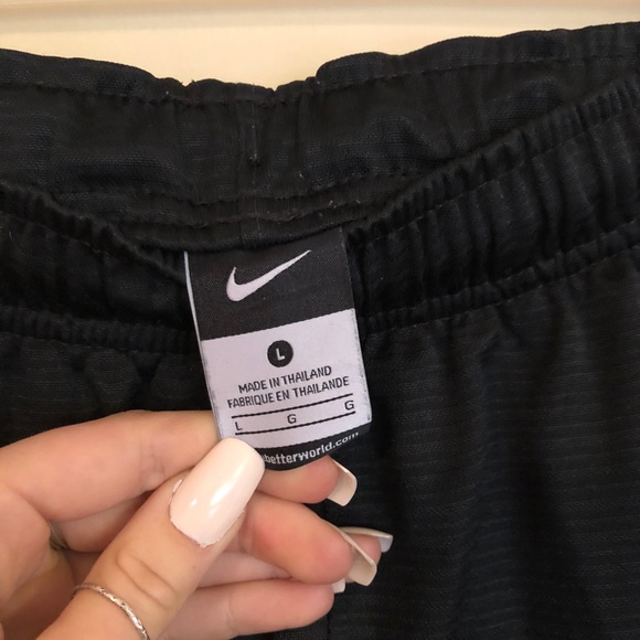 Nike• Basketball Shorts - Picture 2 of 2